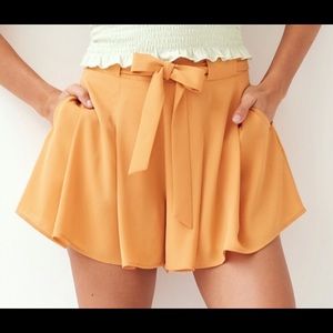 Aritzia yellow shorts!
